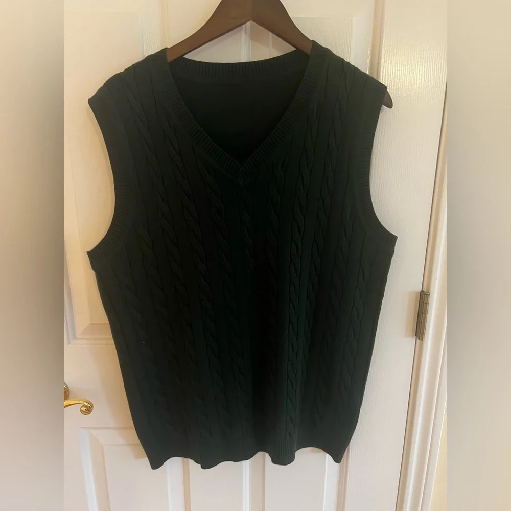 Men's Dark Green Cable Knit Sweater Vest - Picture 2 of 4
